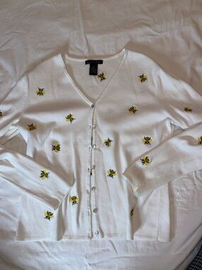 Eagles Eye White Bee Embroidered V-Neck Cardigan